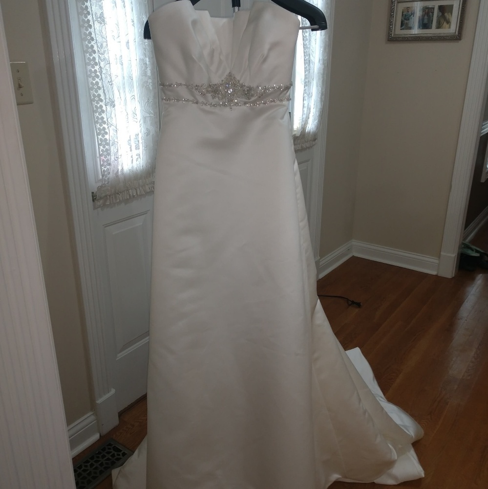 Jasmine Bridal Wedding Gown Sz 8, NEW. *Sale*